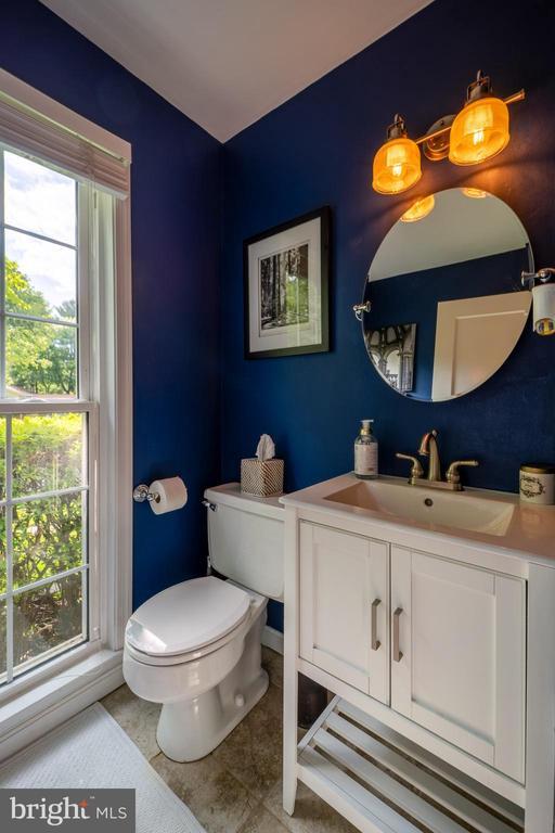 Building Photo - 2235 Abbotsford Dr