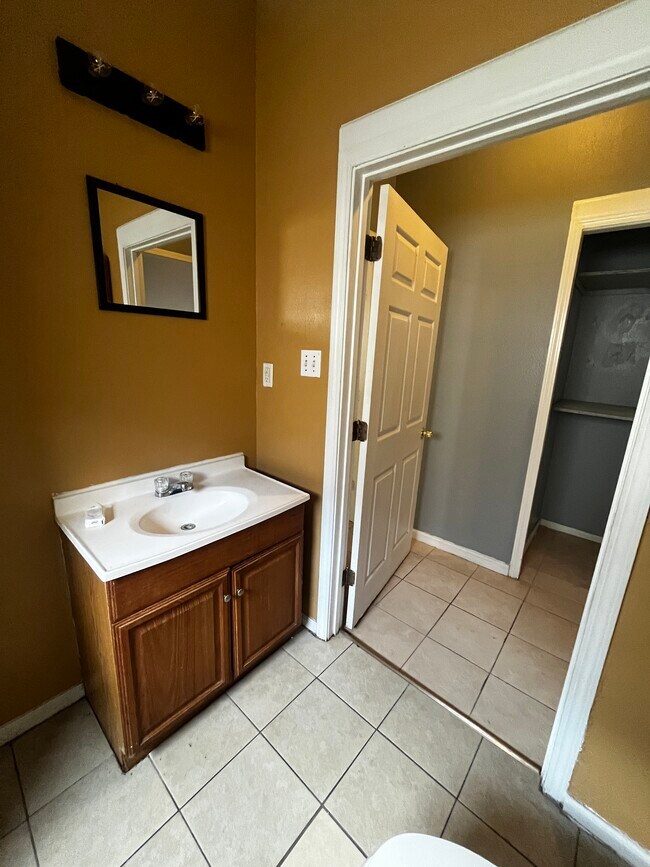 Building Photo - 2331 Saint Anthony St