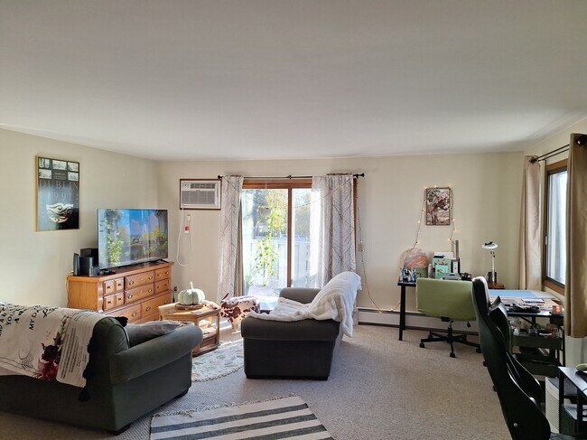 Living Room - 1712 Creek Rd