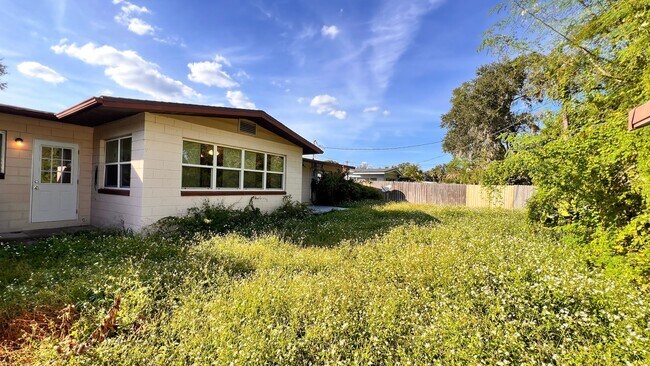 Building Photo - Timeless Charm Meets Modern Comfort in the Heart of Winter Park! WASHER & DRYER INCLUDED!
