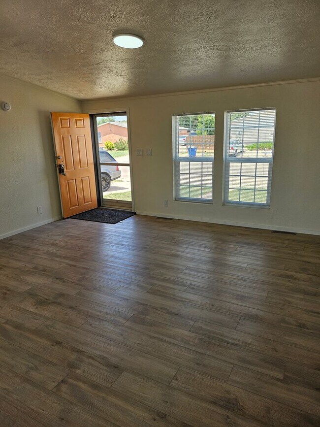Building Photo - ALL PROSPECTIVE TENANTS MUST SUBMIT A $58 ...