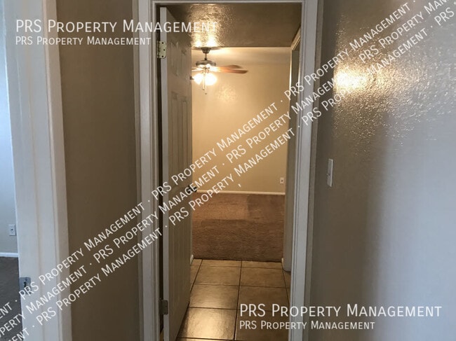 Building Photo - 1559 E Flower Cir