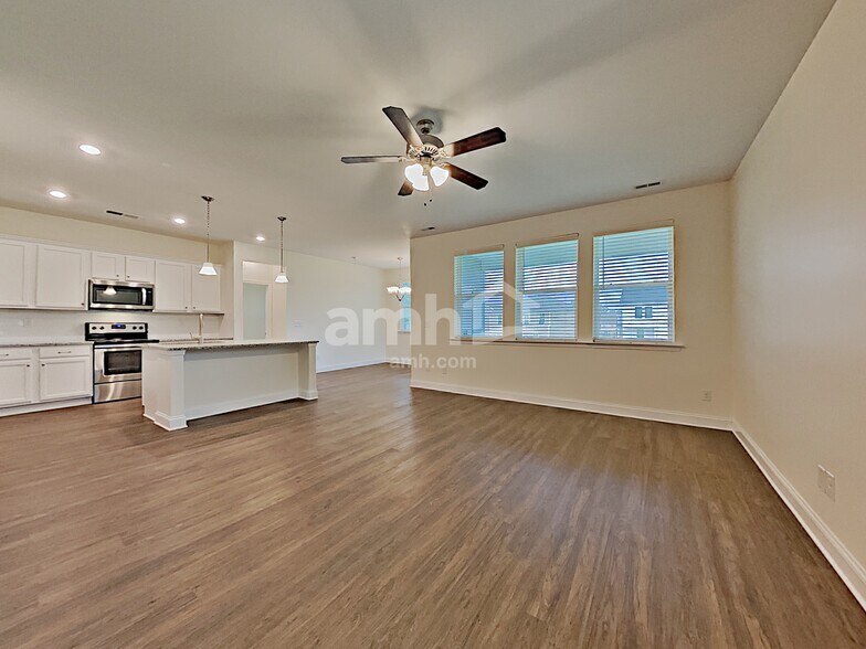 Building Photo - 112 Samara Ln