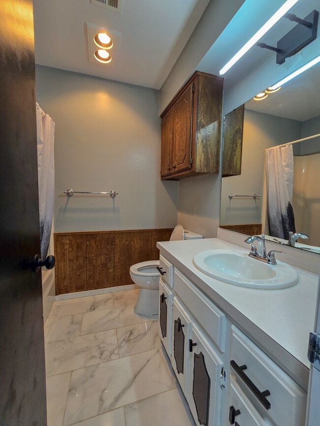 Building Photo - 3 Bedroom 2 Bath home in Shawnee!