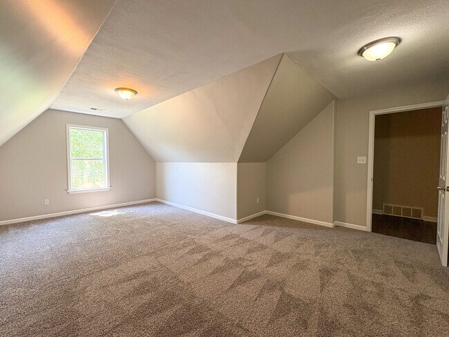 Building Photo - 4 bed, 3 bath in Bartlett with a BONUS room