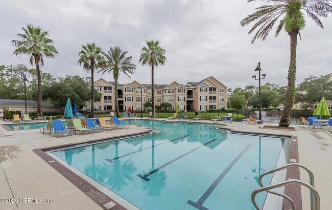 Building Photo - 13810 Sutton Park Dr N