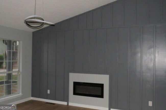 Building Photo - 2060 Bedford Ct