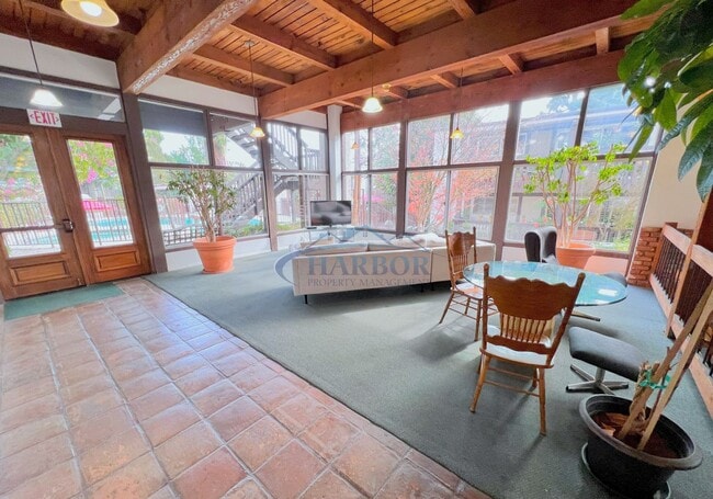 Building Photo - Stylish Condo with Pool, Fitness Center & ...