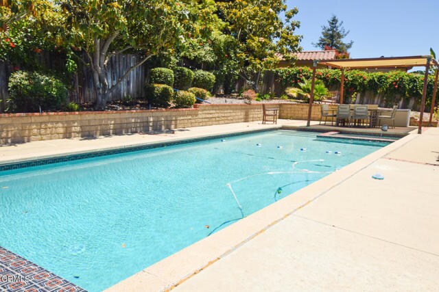 Building Photo - 545 N Avocado Pl