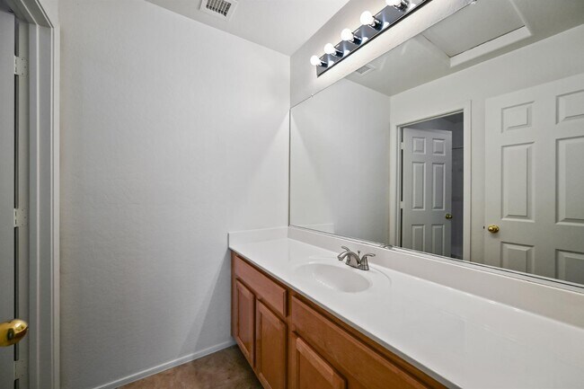 Building Photo - 1483 E Mia Ln