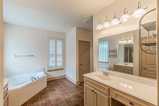 Building Photo - 15097 Blakehill Dr