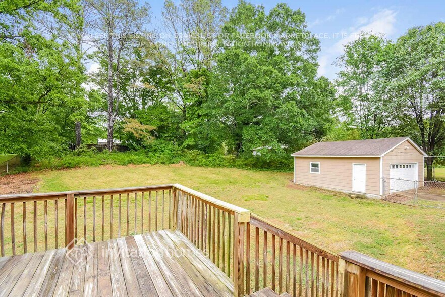 Building Photo - 404 Seneca Ct