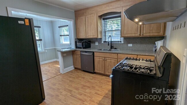 Building Photo - 1507 Woodland Dr