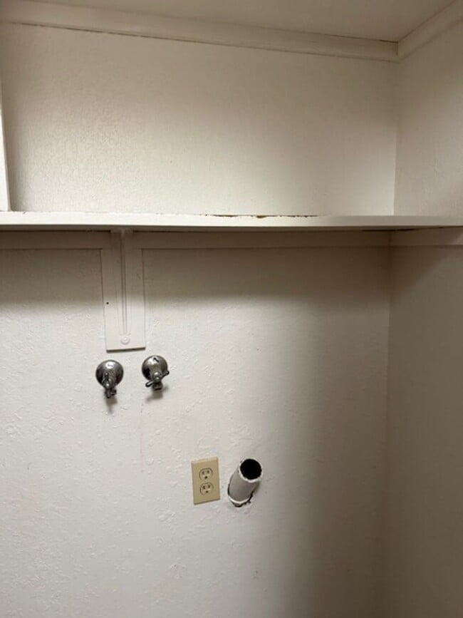 Building Photo - Single Level House - Rincon Valley - 3bd 2ba - 1788 Square Feet of Living Space