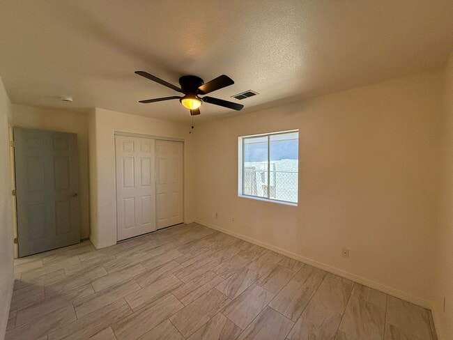 Building Photo - 3 Bedroom 2 Bathroom Home