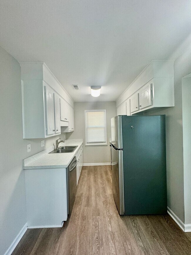 Building Photo - Charming three bedroom, two bathroom home in North Charleston!