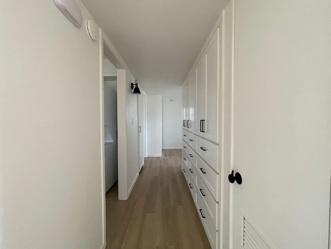 Building Photo - Cozy City Charm – 3-Bed, 1-Bath Home in La...
