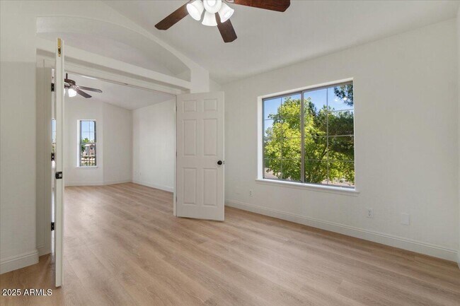 Building Photo - 1414 N Palmsprings Dr