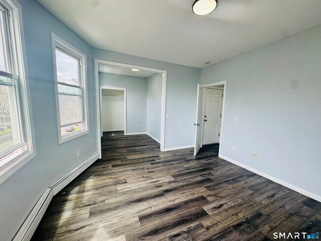 Building Photo - 898 Hancock Ave