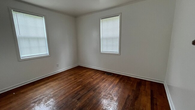 Building Photo - 2221 Briarfield Rd