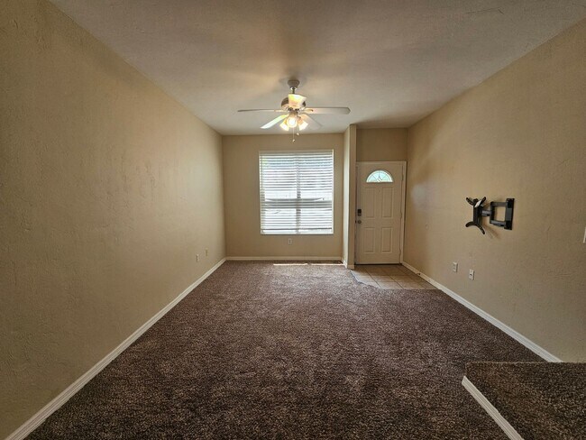 Building Photo - 3575 SW 30th Way
