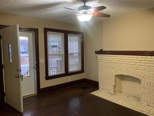 Building Photo - 575 E Kossuth St