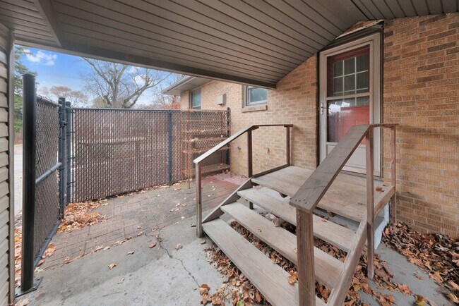 Building Photo - Charming 2-Bedroom Home with Bonus Space & Fenced Yard – Just Off Prospect Ave!