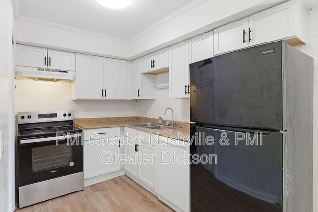 Building Photo - 704 McPherson Dr