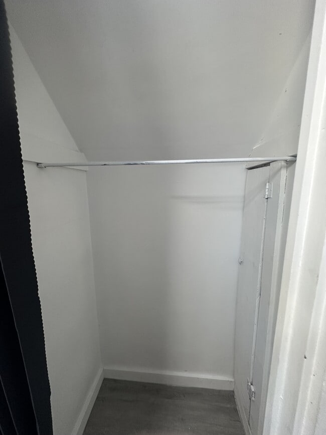 Building Photo - 223 E 27th St