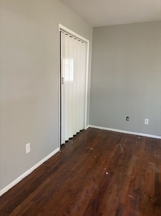 Building Photo - 2846 Marydale Dr