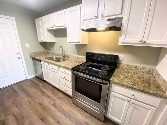 Building Photo - 899 Hampton Lane