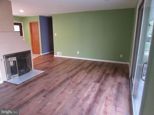 Building Photo - 7305 Charlotte St