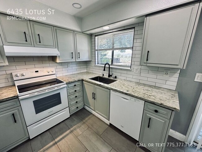 Building Photo - 6435 Lotus St