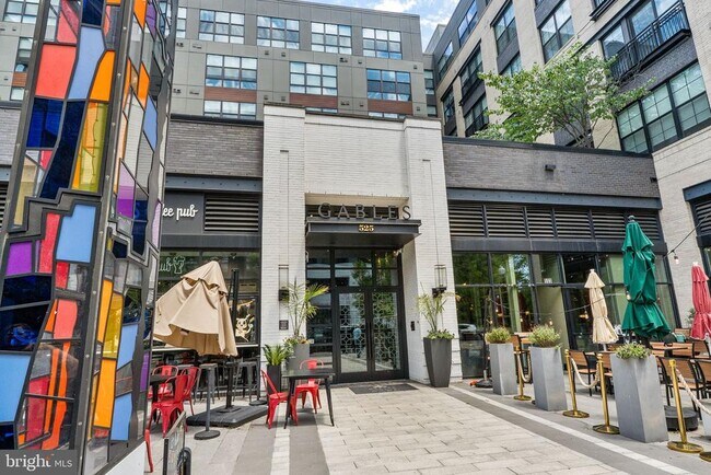 Building Photo - 521 N Washington St
