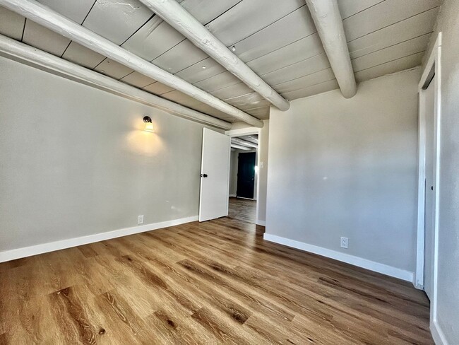 Building Photo - 422 Towner Ave NW