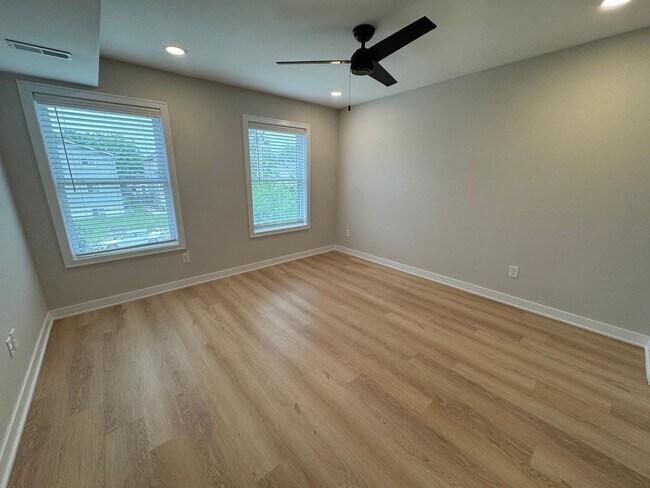 Building Photo - 1234-1236-1236 Summit St