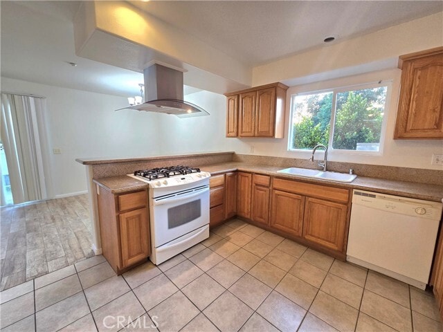 Building Photo - 410 E Arrow Hwy