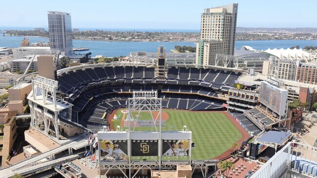 Building Photo - Downtown San Diego 1 bedroom 1 bath apartment For Rent