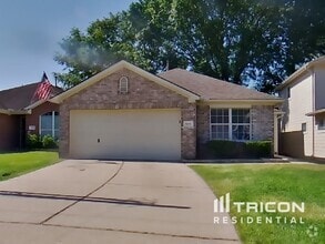 Building Photo - 5019 Willow Point Dr
