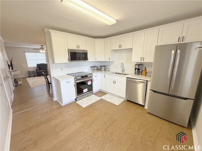 Building Photo - 100 Woodstone Dr