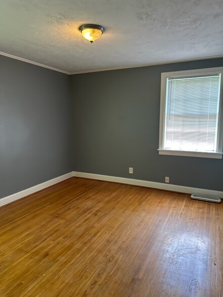 Building Photo - 4906 Ruskin Ave