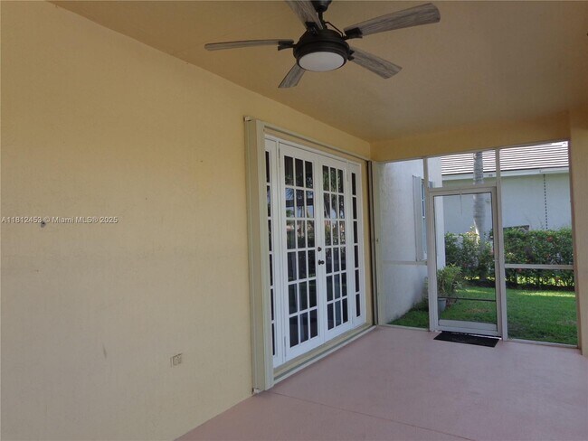 Building Photo - 991 Crestview Cir