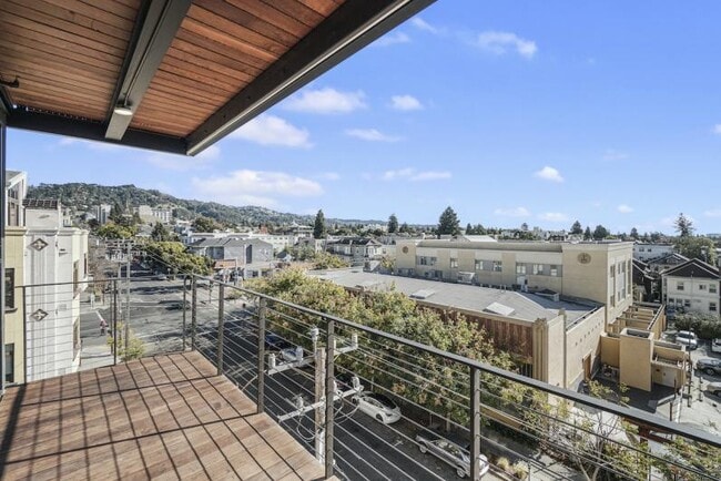 Building Photo - New Contemporary Sunny Apartment With Views