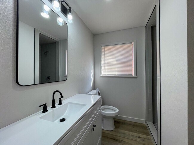 Building Photo - Cozy?Charm Meets Modern Luxury – Your Perfect Lamesa Retreat!