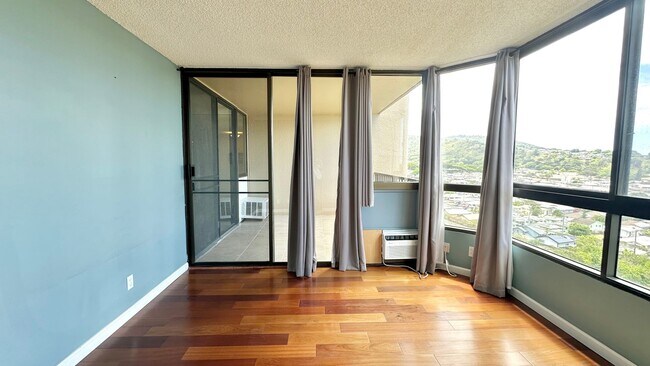 Building Photo - 2 BED/1 BATH/1 PRKG with Lanai & WASHER/DR...