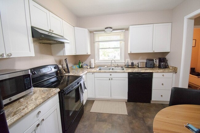 Building Photo - Charming 1-Bed Home With Patio + Garage Minutes From Downtown