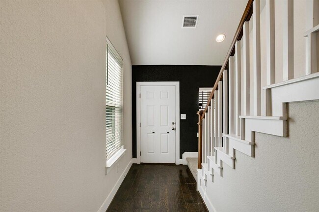 Building Photo - 5826 Aviano Rd