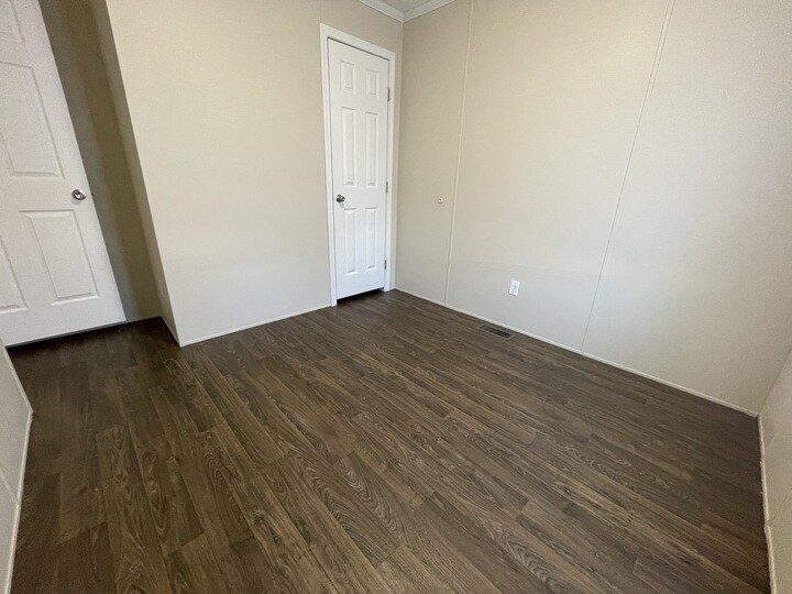 Building Photo - 38054 Versailles St