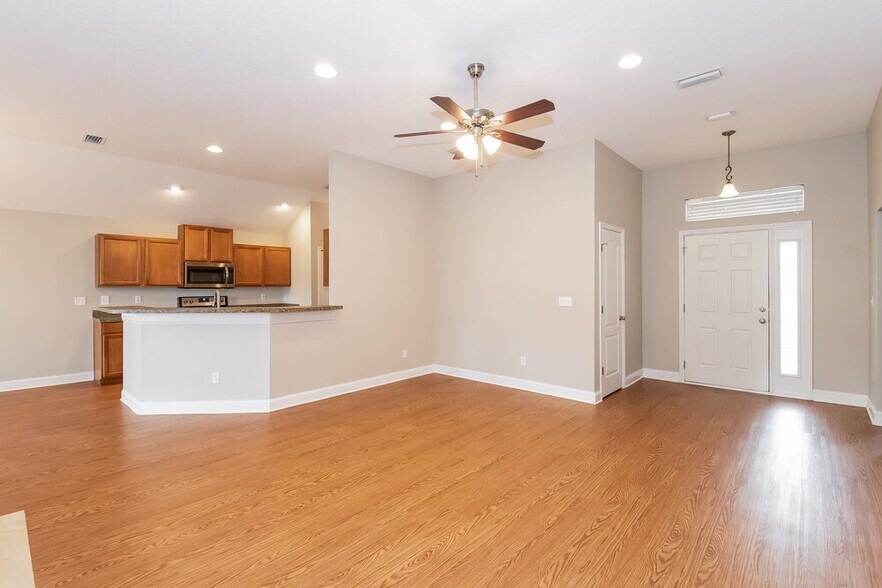 Building Photo - 12099 Hayden Lakes Cir