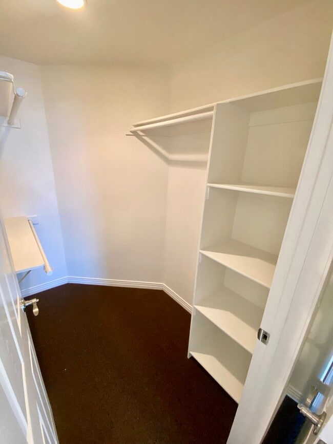 Building Photo - Spacious 4 Bed, 3 Bath Townhouse in Torrance $3,850